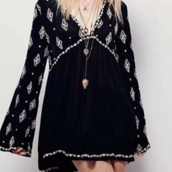 Free People Black and White Diamond Embroidered Tunic - NWOT - Picture 3 of 3